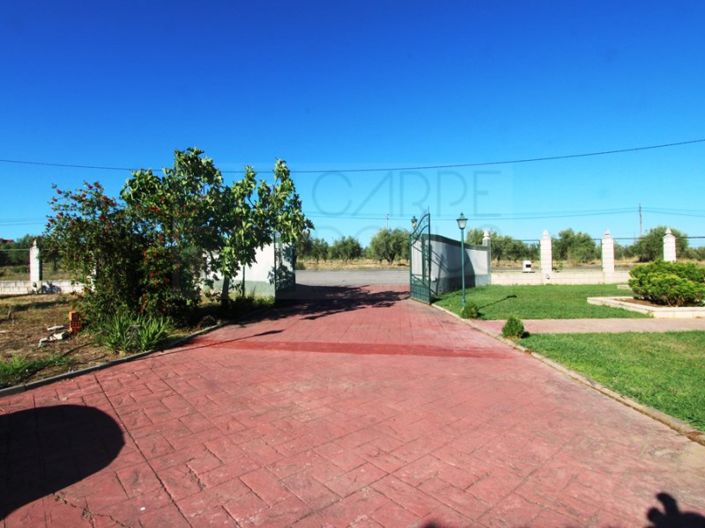 Image No.8-4 Bed House for sale