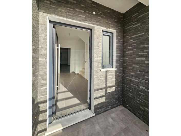 Image No.11-3 Bed House for sale