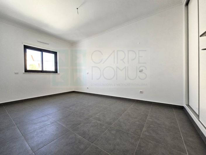 Image No.17-3 Bed House for sale