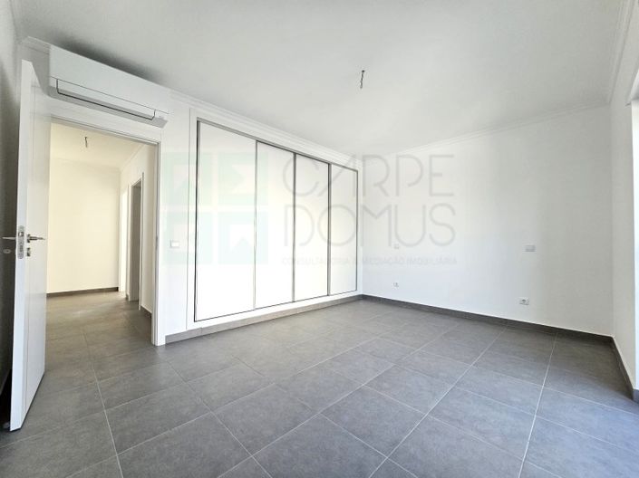 Image No.19-3 Bed House for sale