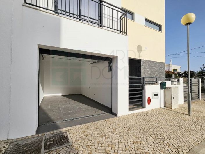 Image No.34-3 Bed House for sale