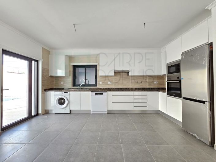 Image No.8-3 Bed House for sale