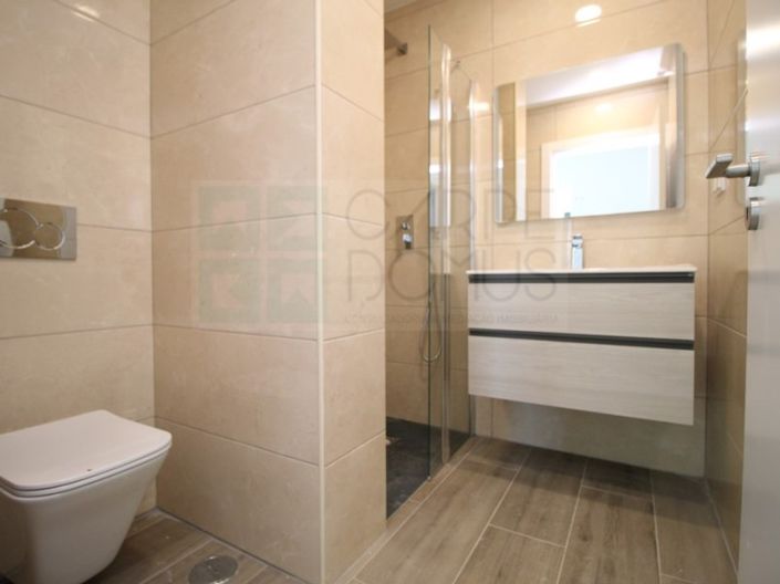 Image No.12-4 Bed House for sale