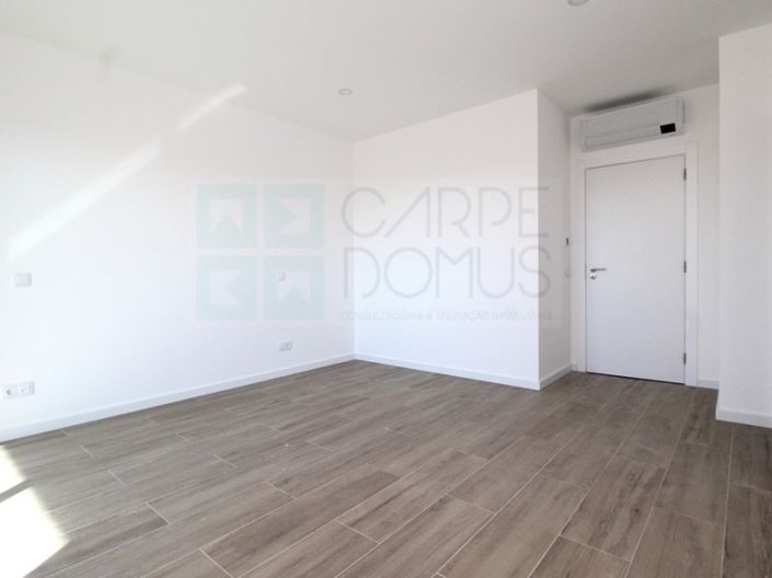 Image No.16-4 Bed House for sale