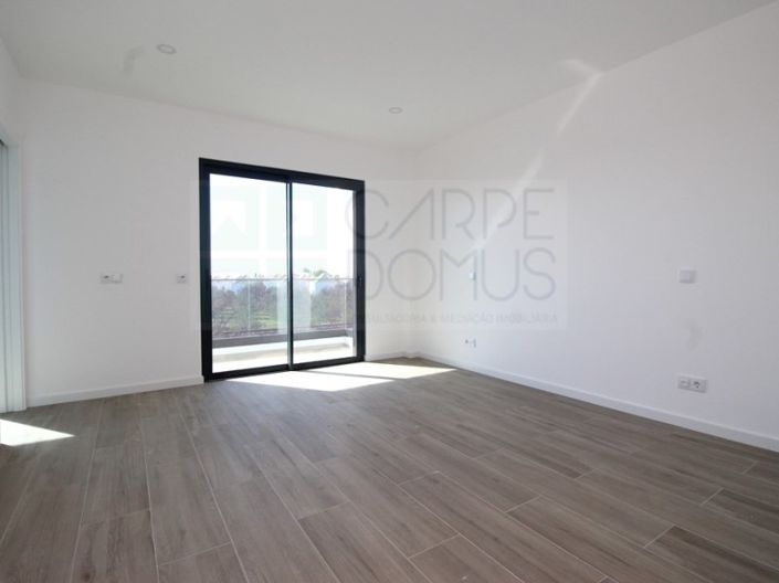 Image No.21-4 Bed House for sale