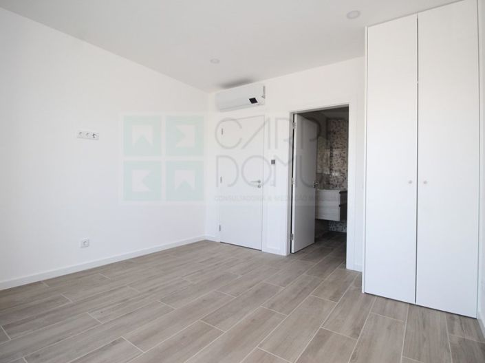 Image No.28-4 Bed House for sale