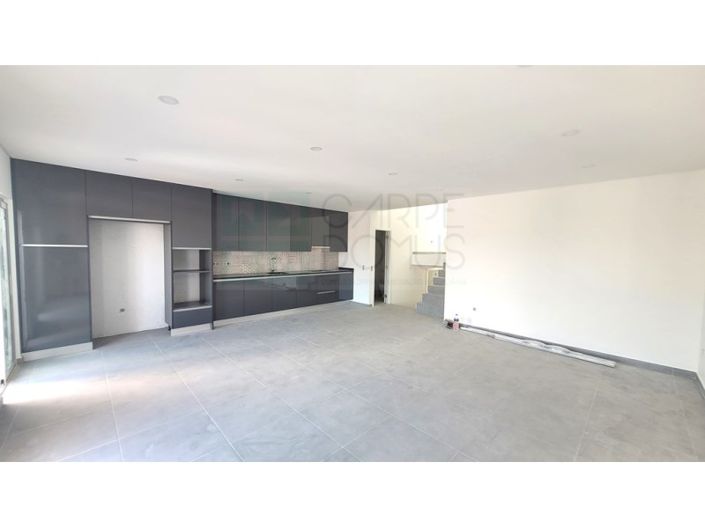 Image No.10-3 Bed House for sale