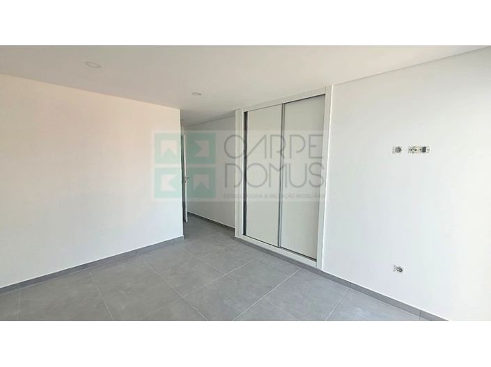 Image No.12-3 Bed House for sale