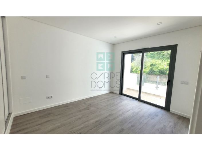 Image No.17-3 Bed House for sale