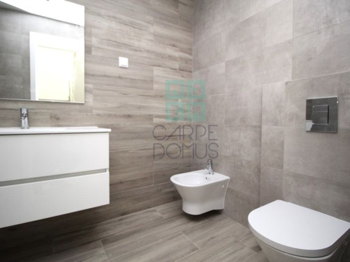 Image No.20-3 Bed House for sale