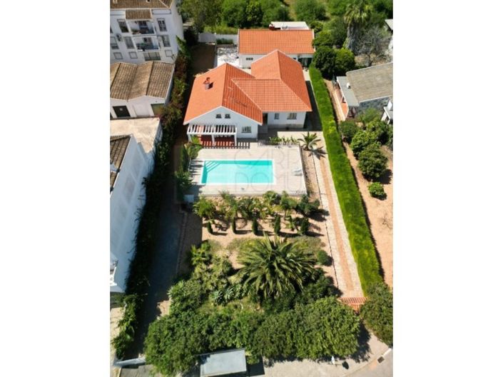 Image No.1-5 Bed House for sale