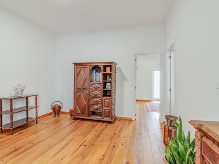 Image No.6-3 Bed House for sale