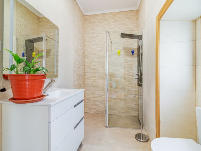 Image No.9-3 Bed House for sale