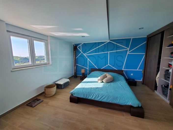 Image No.12-4 Bed House for sale