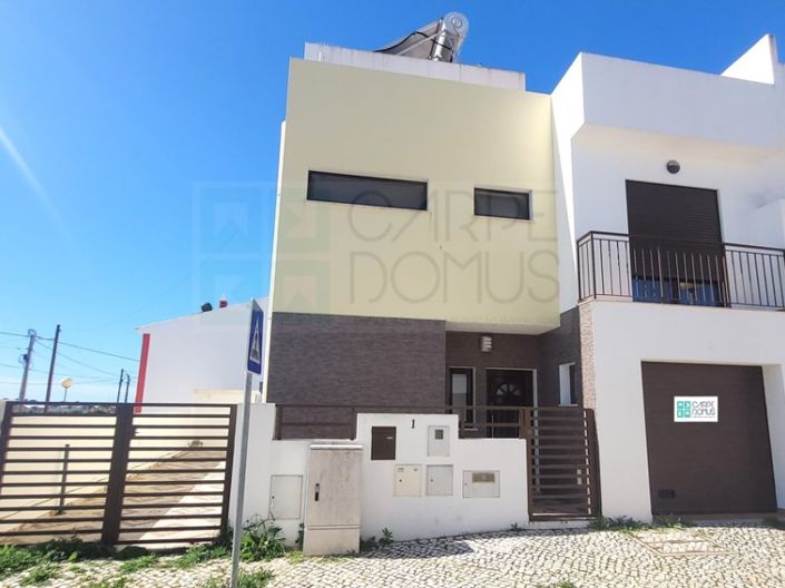 Image No.1-3 Bed House for sale