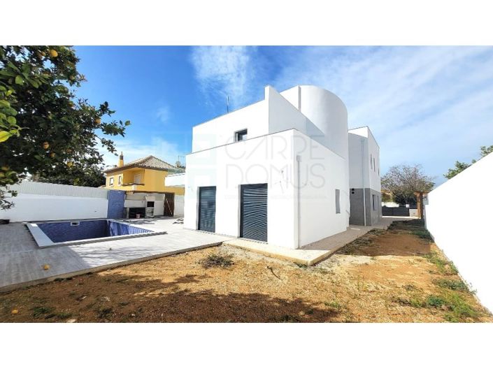 Image No.15-4 Bed House for sale