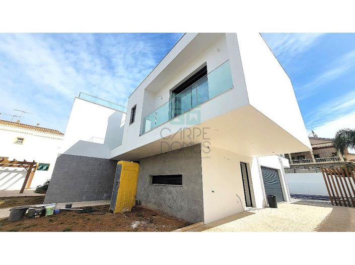 Image No.14-4 Bed House for sale