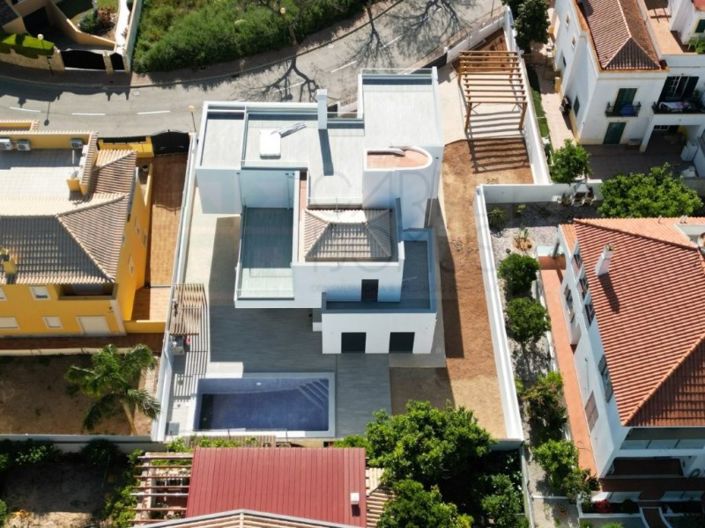 Image No.16-4 Bed House for sale