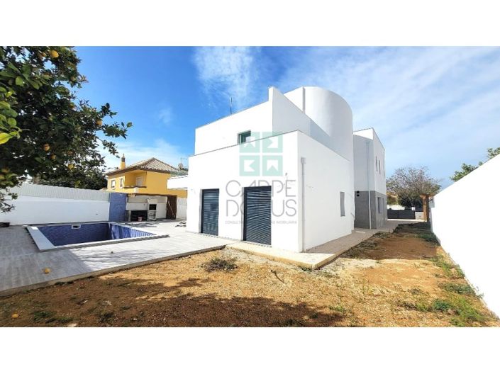 Image No.17-4 Bed House for sale