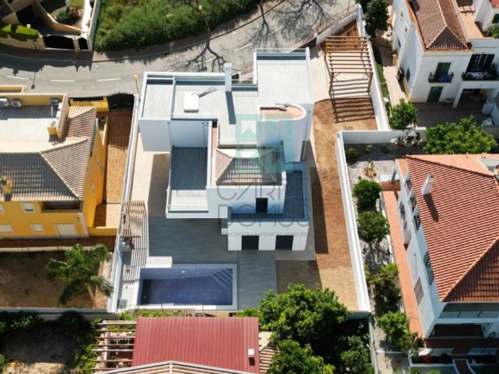 Image No.18-4 Bed House for sale