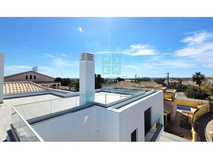 Image No.32-4 Bed House for sale