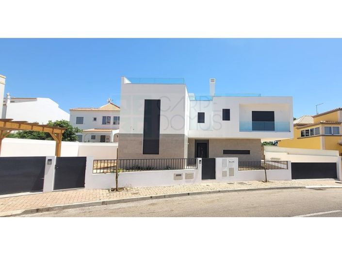 Image No.1-4 Bed House for sale