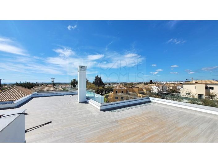 Image No.6-4 Bed House for sale