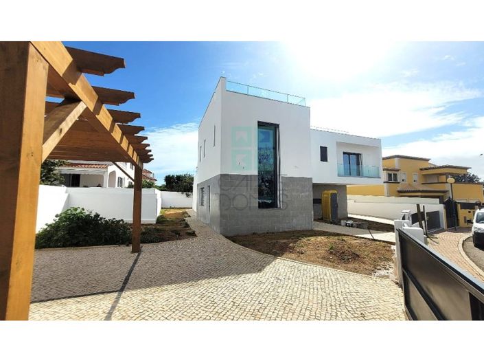 Image No.6-4 Bed House for sale