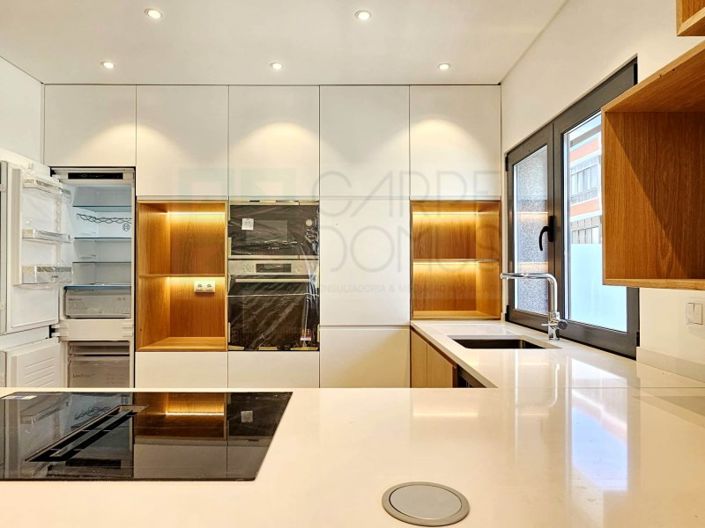 Image No.1-3 Bed House for sale