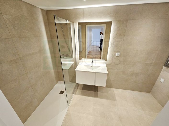 Image No.28-2 Bed Apartment for sale