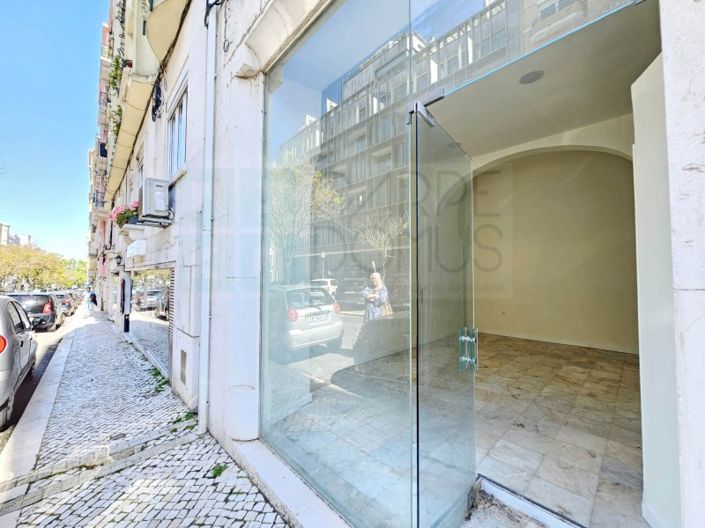 Image No.1-Commercial à vendre à Lisbon