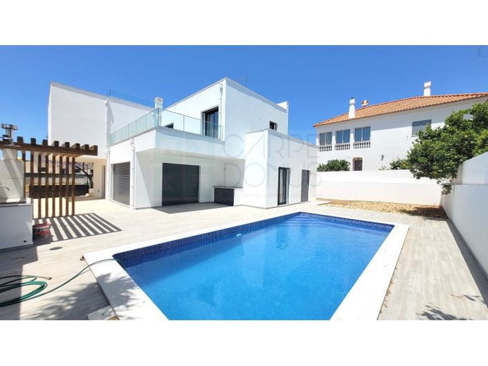 Image No.1-4 Bed House for sale