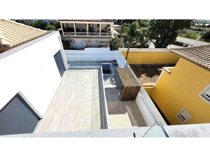 Image No.12-4 Bed House for sale