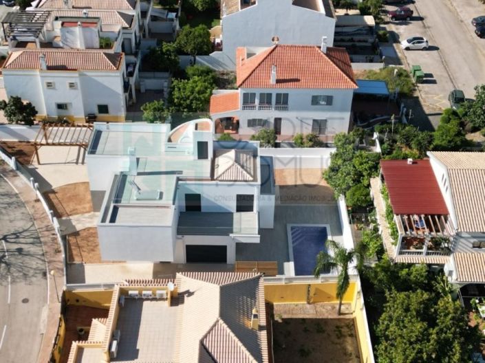 Image No.21-4 Bed House for sale