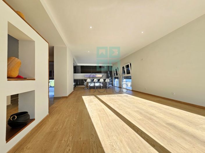 Image No.10-4 Bed House for sale