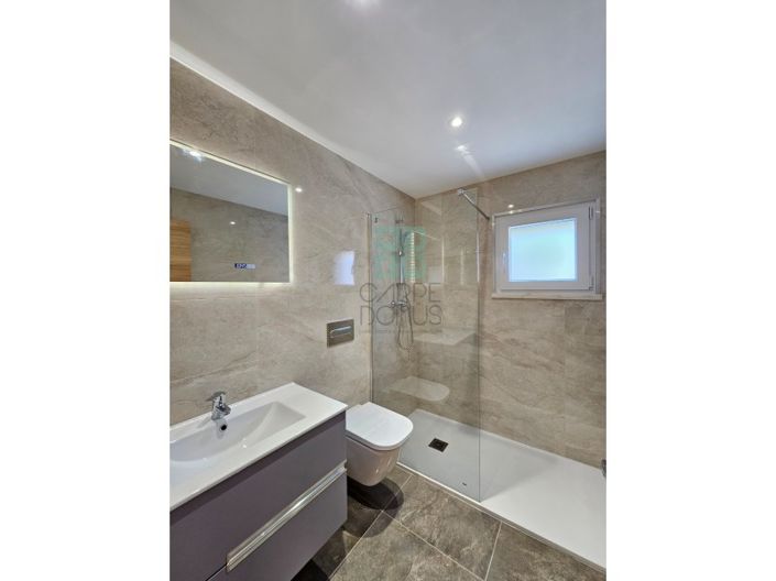 Image No.16-4 Bed House for sale
