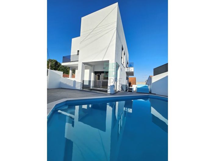 Image No.17-4 Bed House for sale