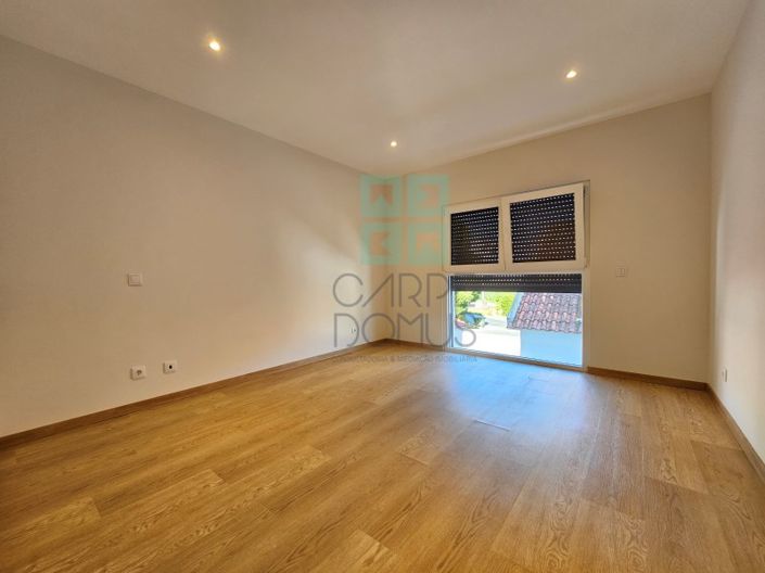 Image No.17-4 Bed House for sale