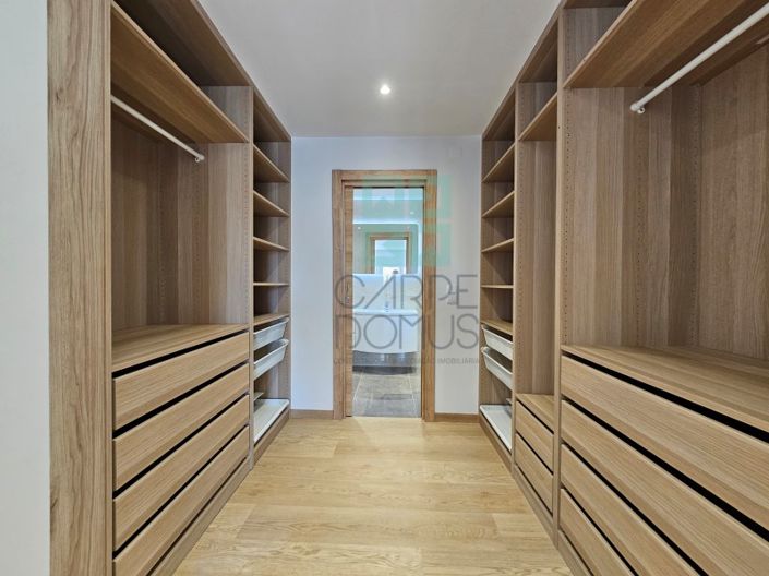 Image No.20-4 Bed House for sale