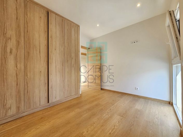 Image No.21-4 Bed House for sale
