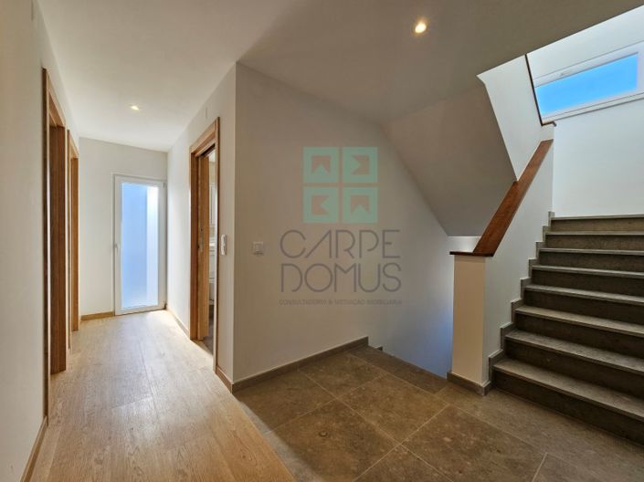 Image No.25-4 Bed House for sale