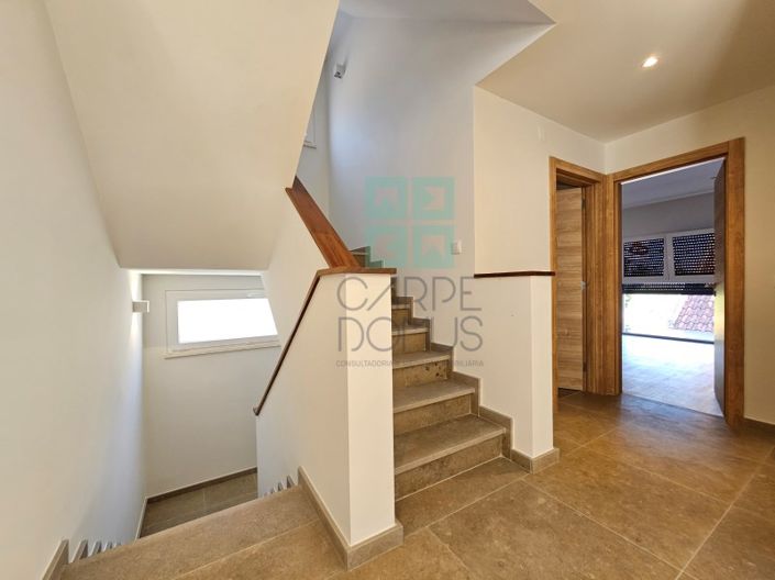 Image No.26-4 Bed House for sale