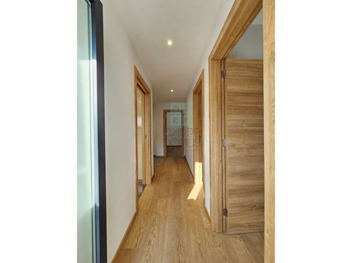 Image No.26-4 Bed House for sale