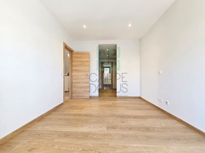 Image No.27-4 Bed House for sale