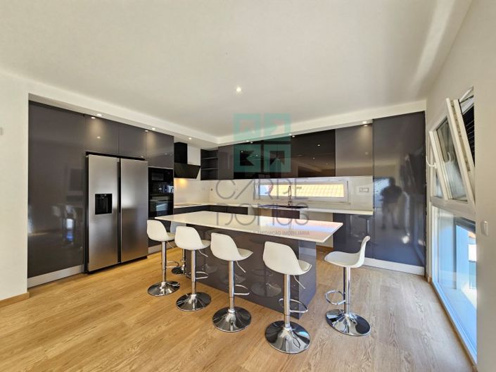 Image No.3-4 Bed House for sale