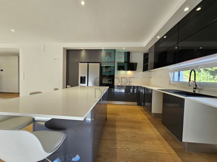 Image No.5-4 Bed House for sale