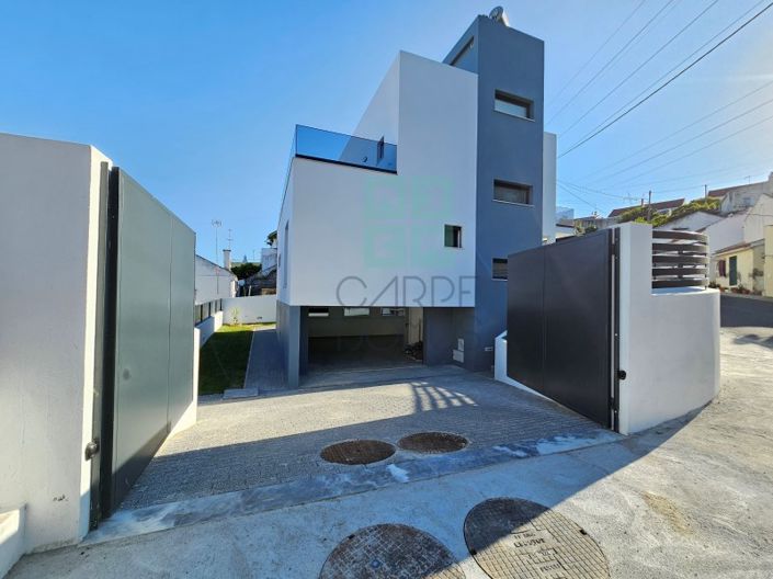 Image No.51-4 Bed House for sale