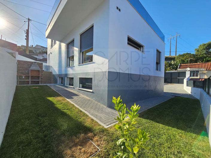 Image No.1-4 Bed House for sale