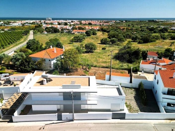 Image No.1-4 Bed House for sale