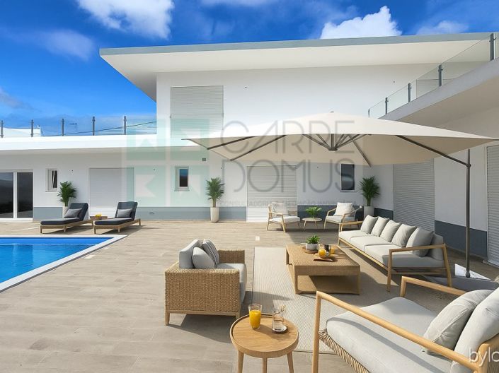 Image No.1-4 Bed House for sale